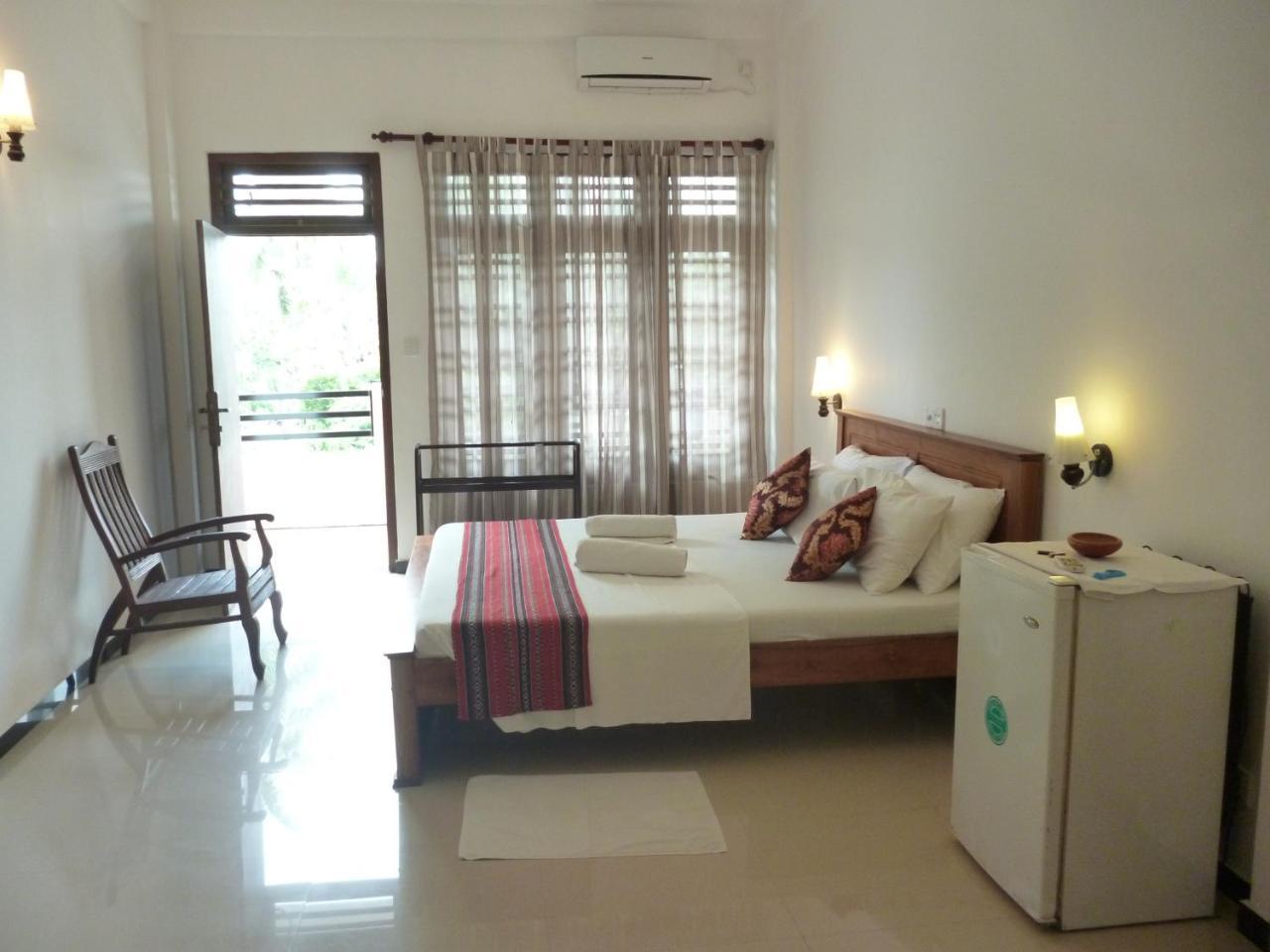 Hotel Ocean View Cottage Hikkaduwa Exterior photo